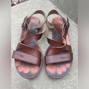 Blowfish Malibu Brown Drum Flat Sandal Women’s Size 7.5 Straps Open Toe